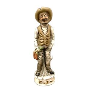VNT Porcelain Old Man Farmer with Carrots Figurine 7” EUC Granny core